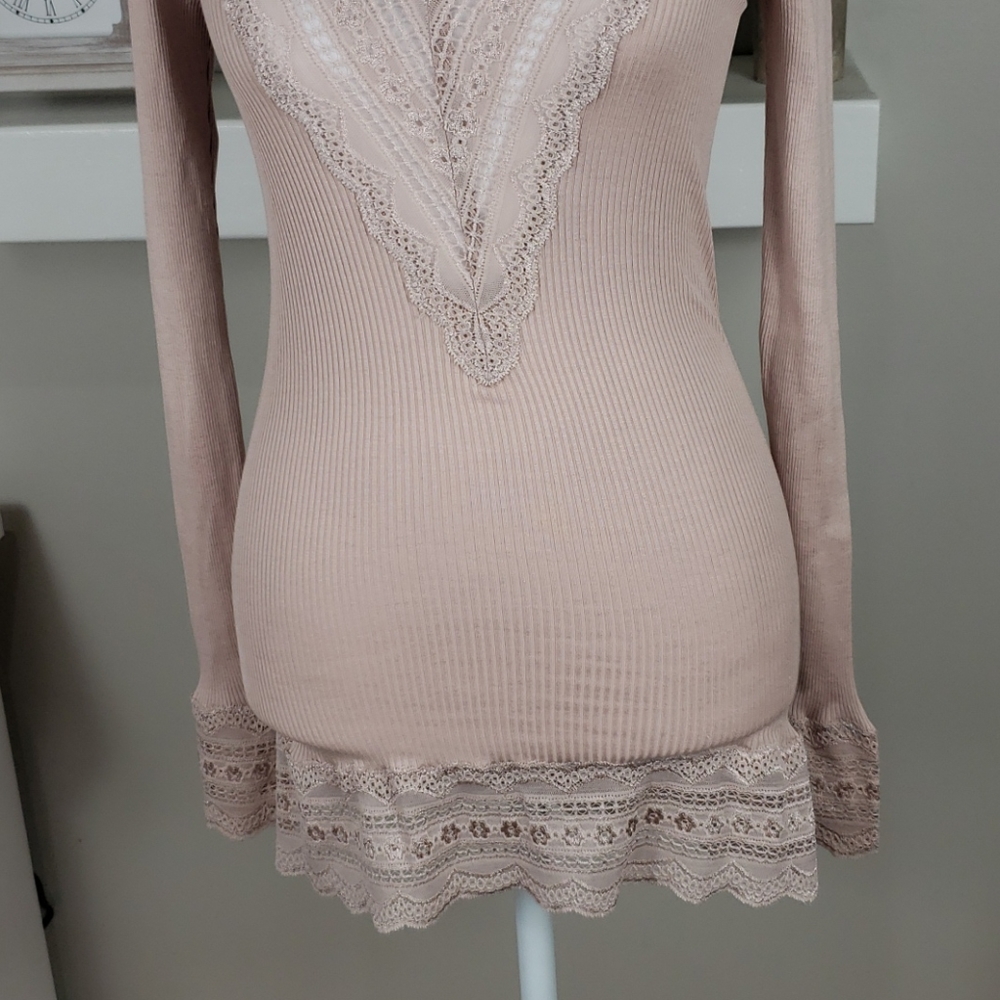 Elegant Lace Trim V-Neck Top - Picture 5 of 12